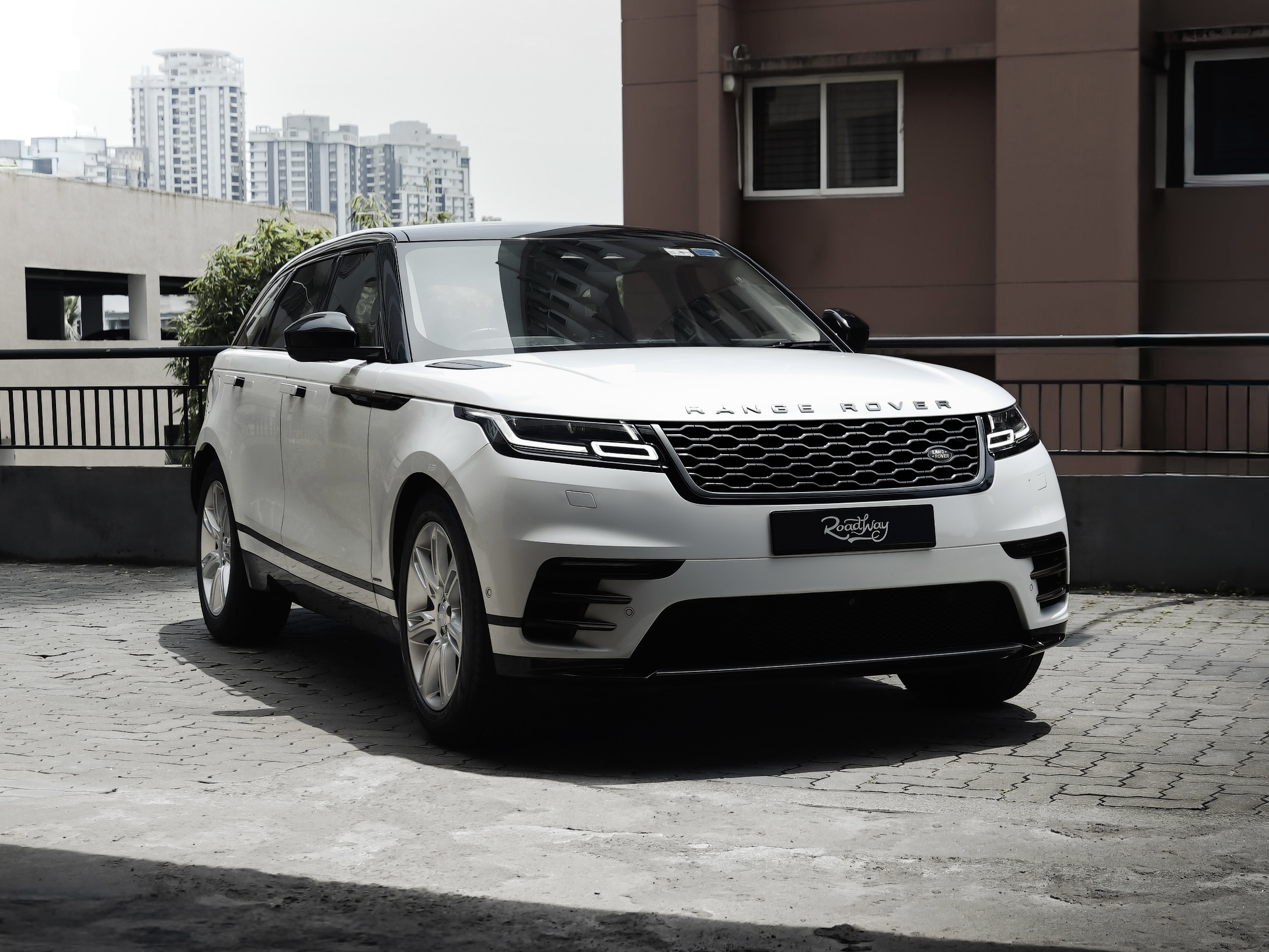 Used Range Rover Velar 2021 R-Dynamic S petrol 32,000 km front view Fuji White