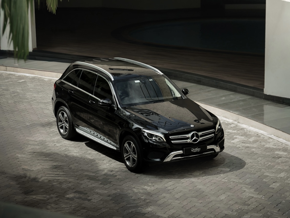 2017 Mercedes Benz GLC 220D 4MATIC diesel SUV – pre owned luxury car in excellent condition