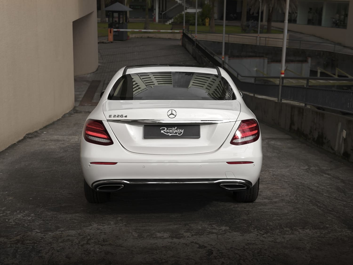 MERCEDES-BENZ E 220D (10)