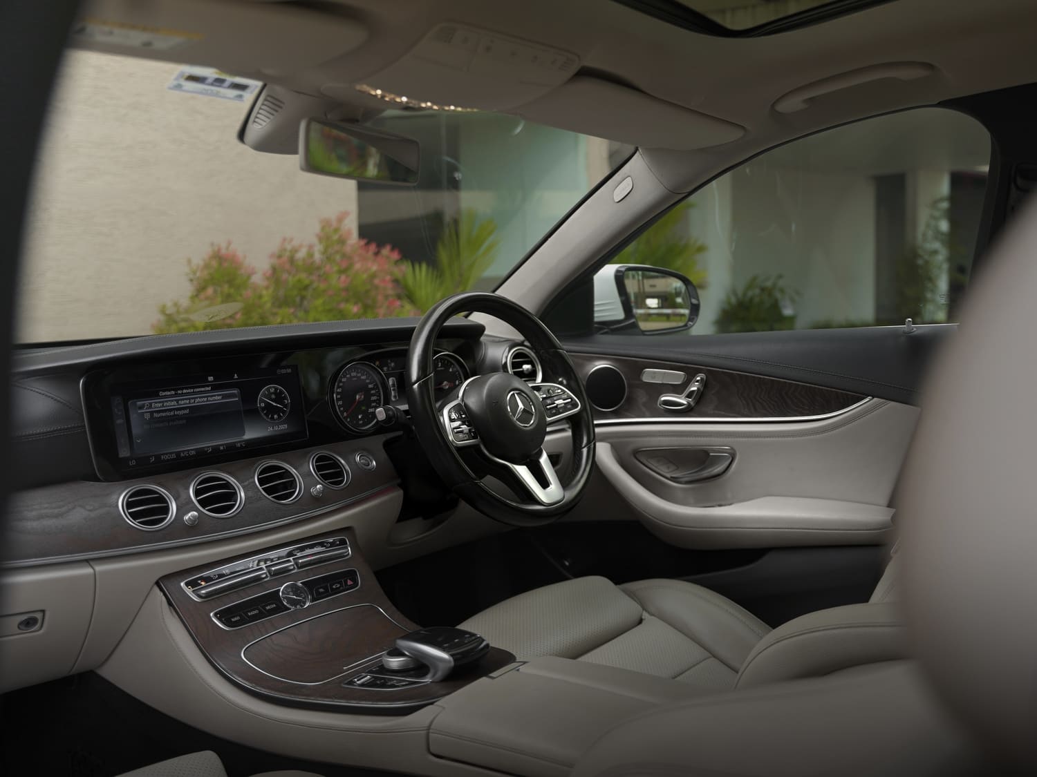 MERCEDES-BENZ E 220D (11)