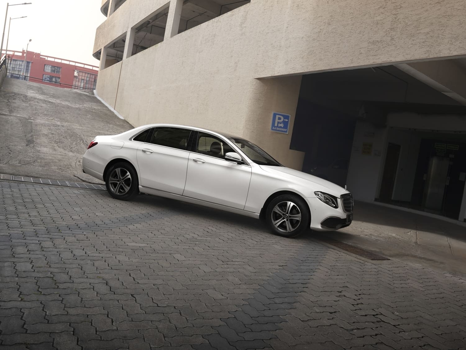 MERCEDES-BENZ E 220D (12)