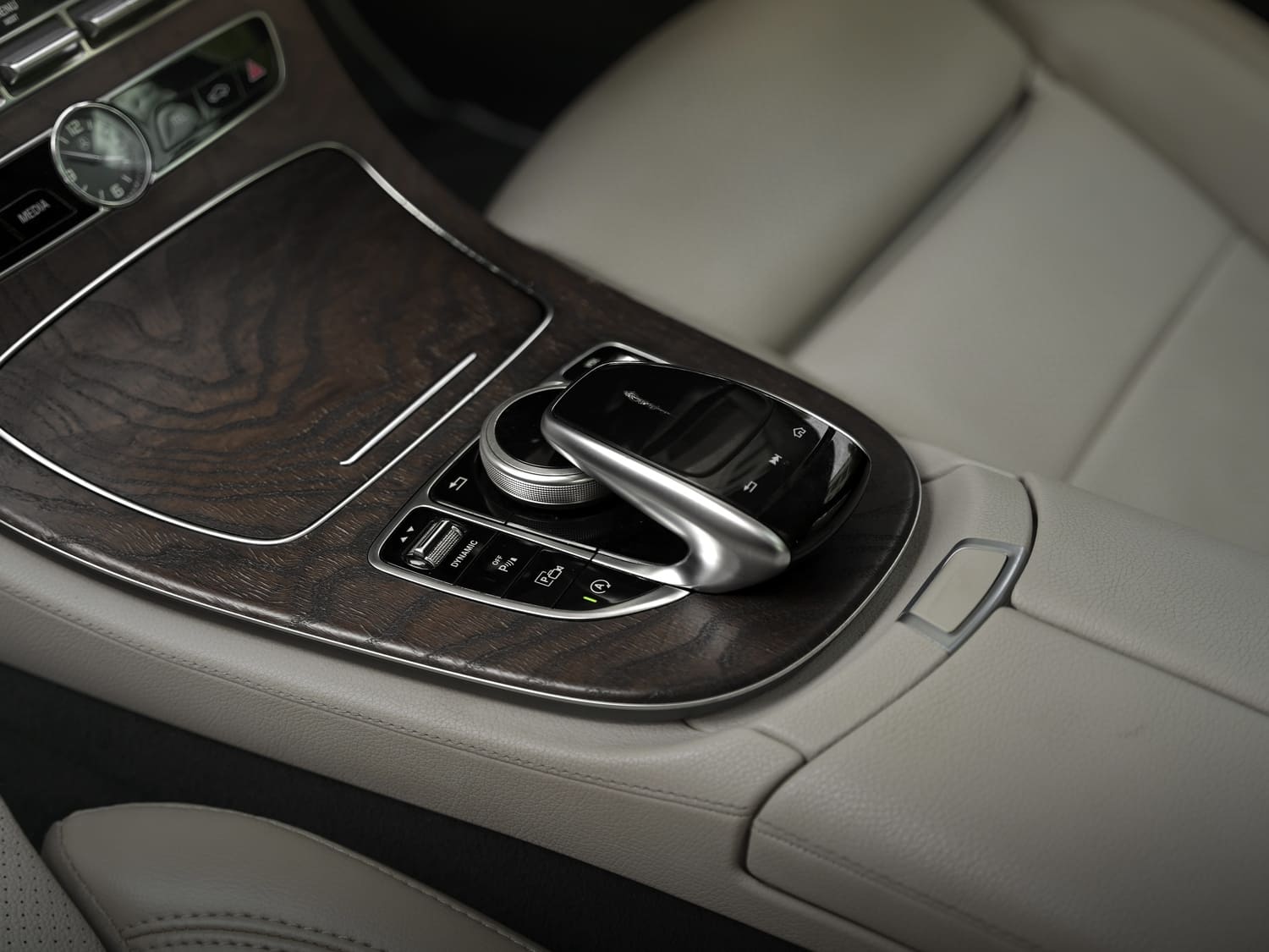 MERCEDES-BENZ E 220D (13)