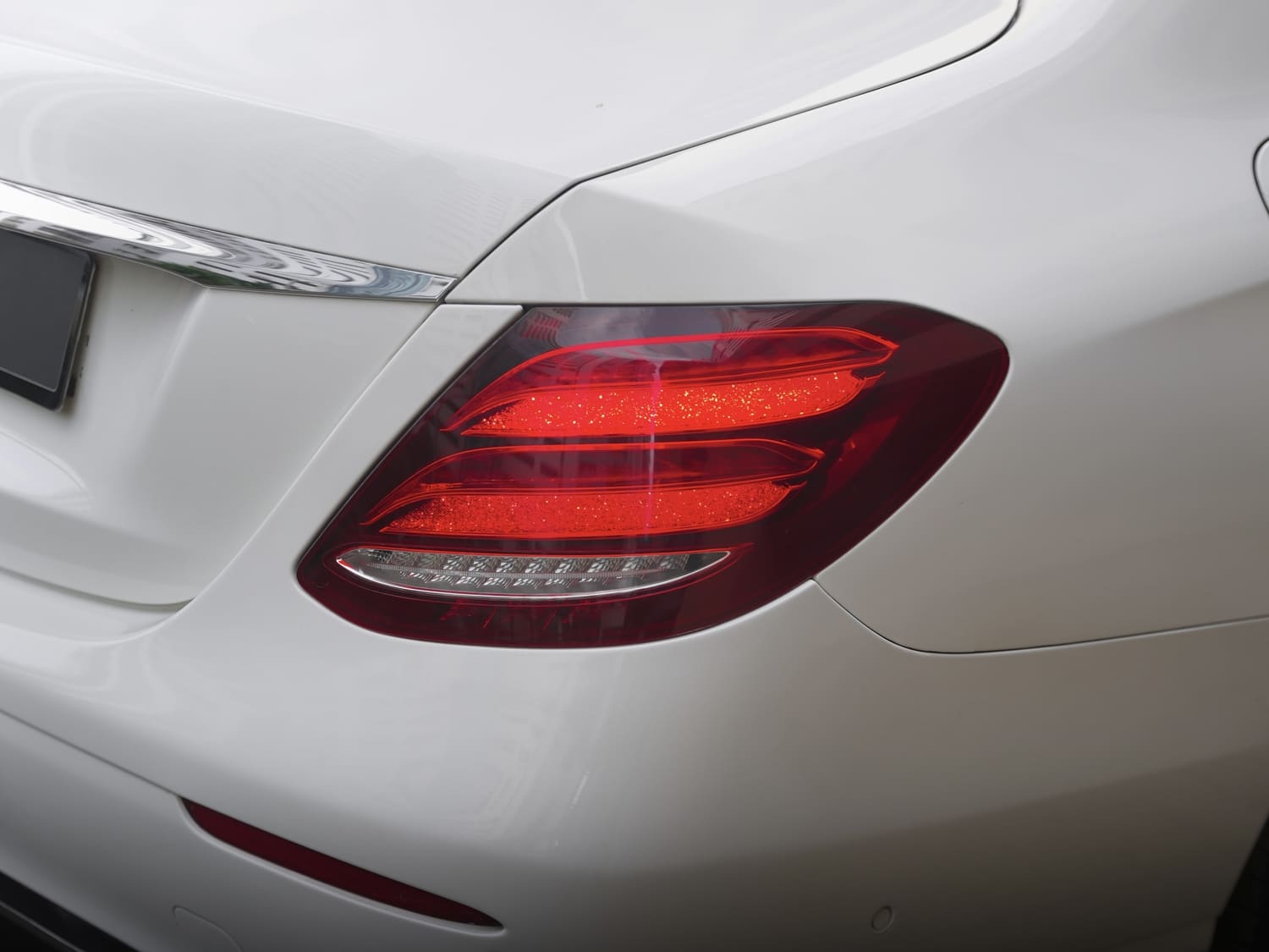 MERCEDES-BENZ E 220D (16)