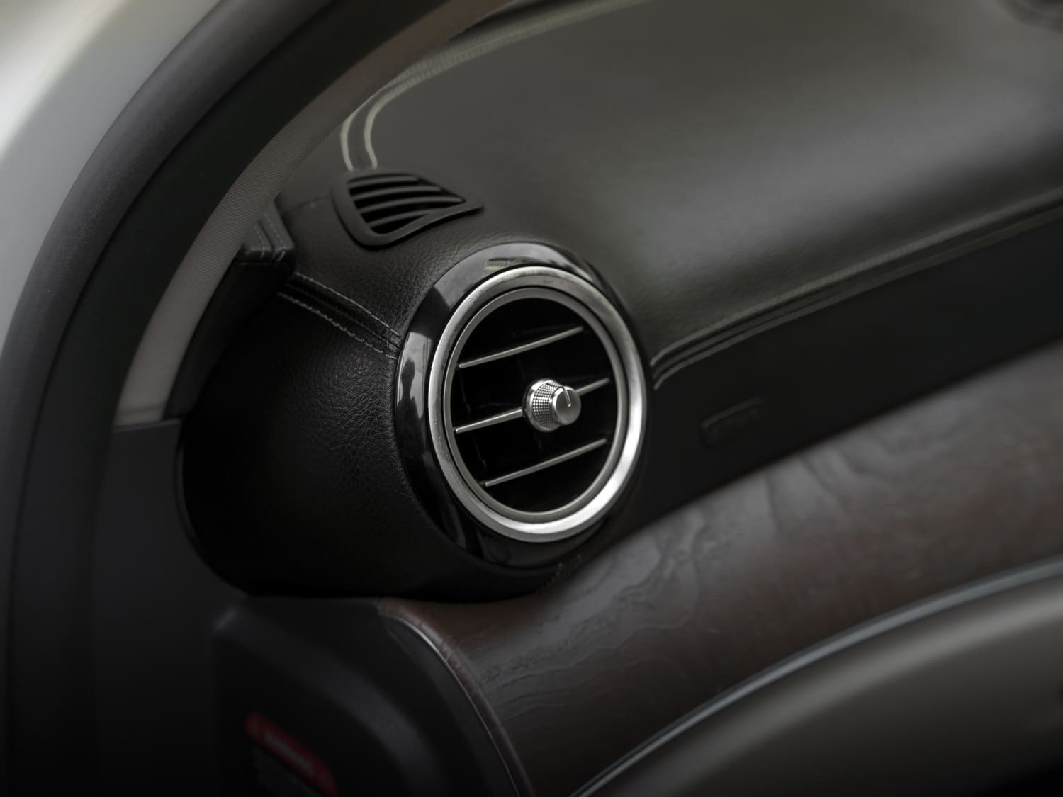 MERCEDES-BENZ E 220D (2)