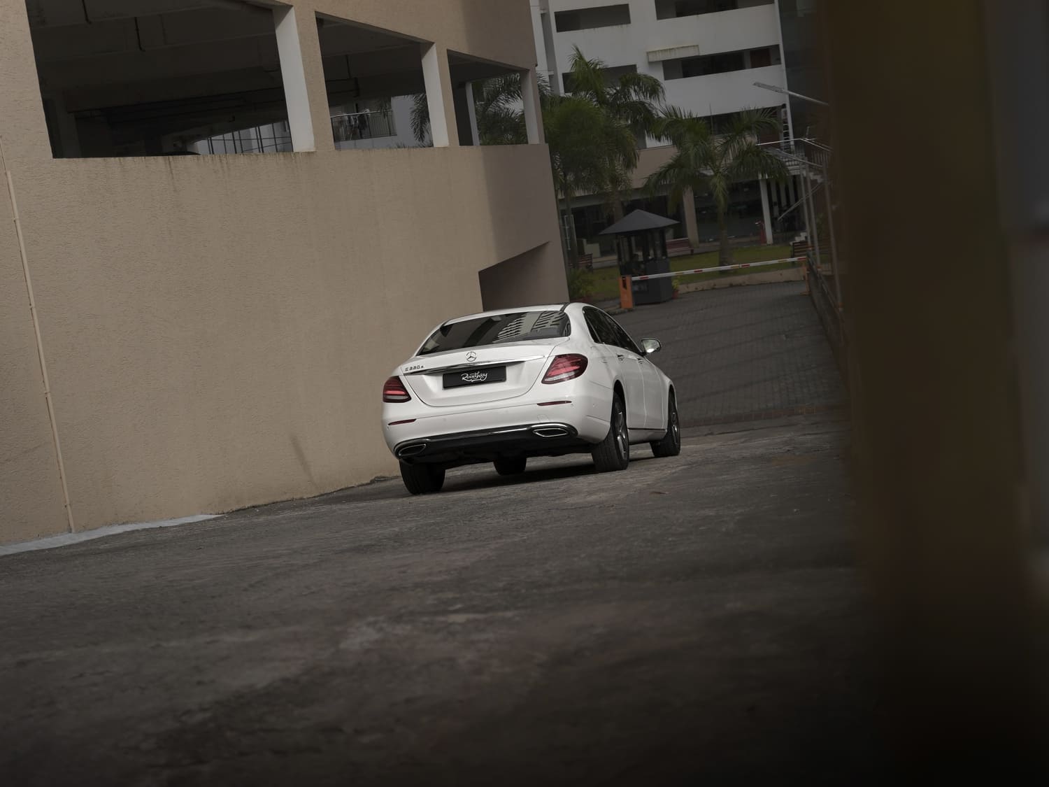 MERCEDES-BENZ E 220D (6)