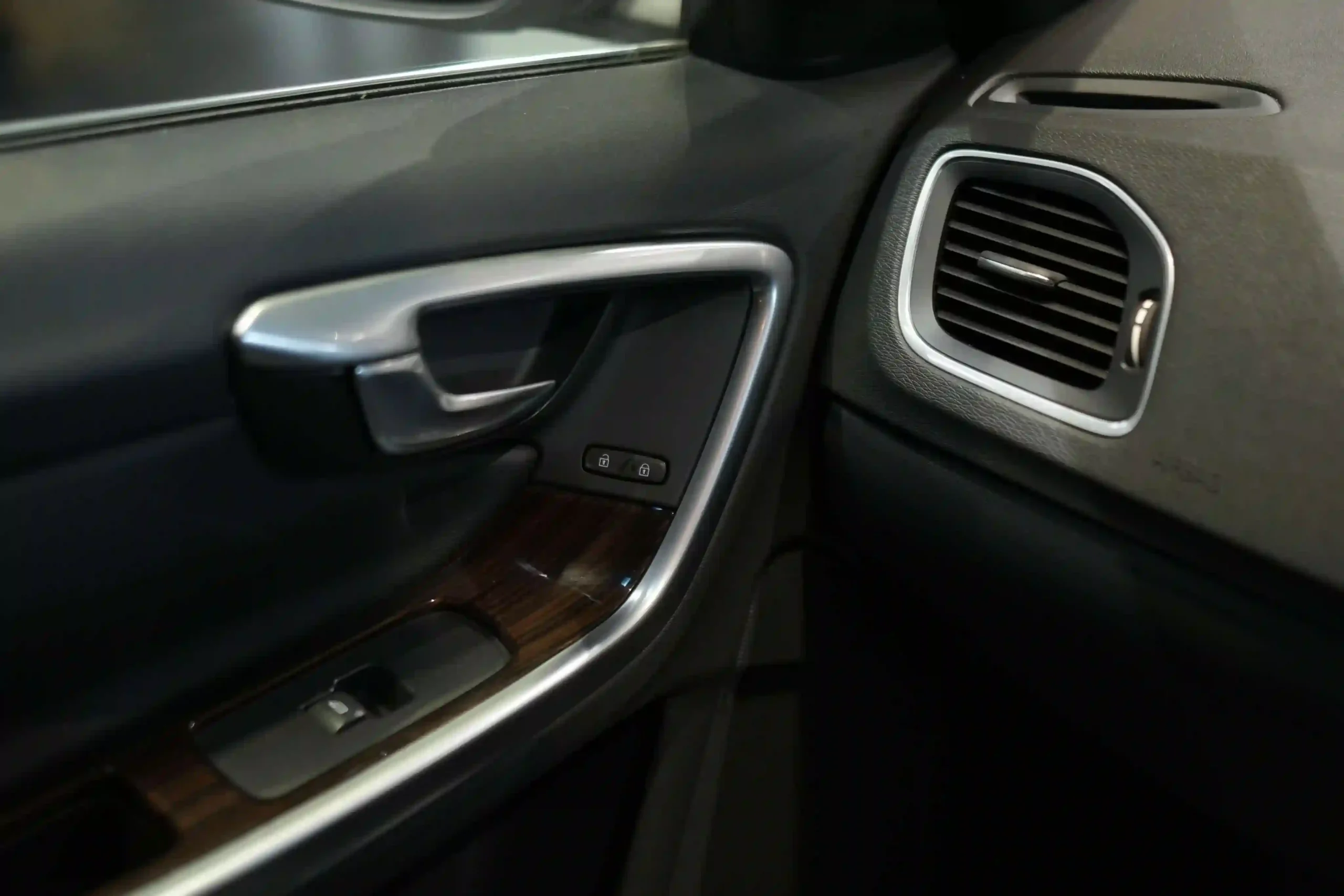 interior-used-volvo-car-in-calicut-kerala