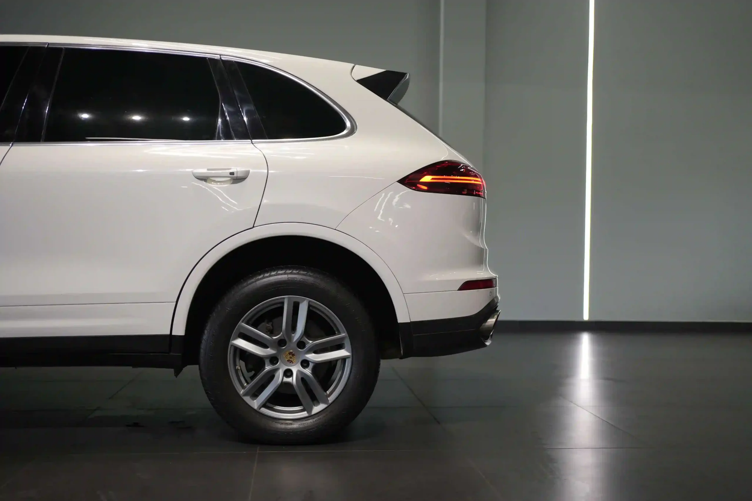 best-used-porsche-cayenne-in-kerala-side-view