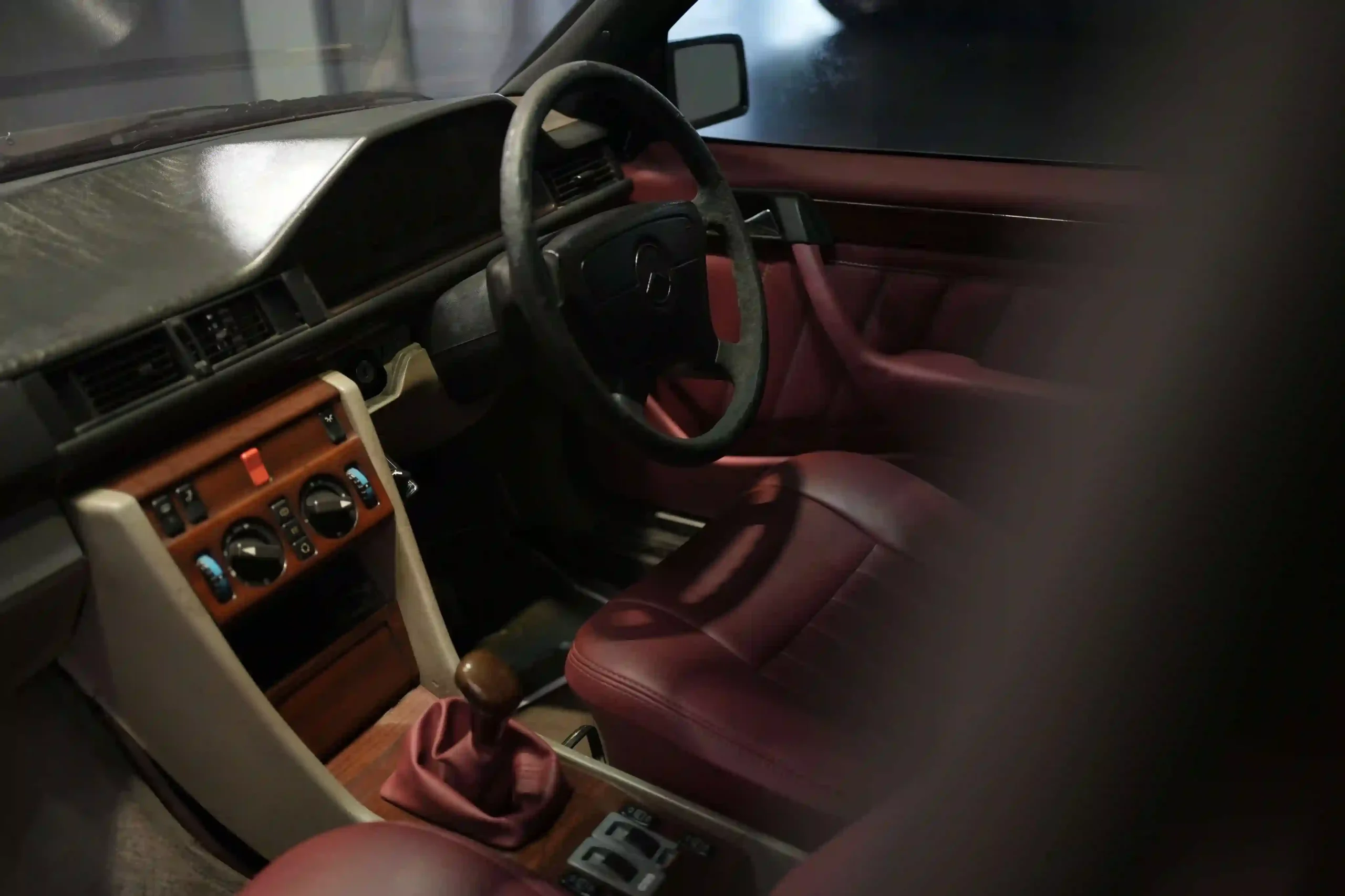 mercedes-benz-w124-dashboard