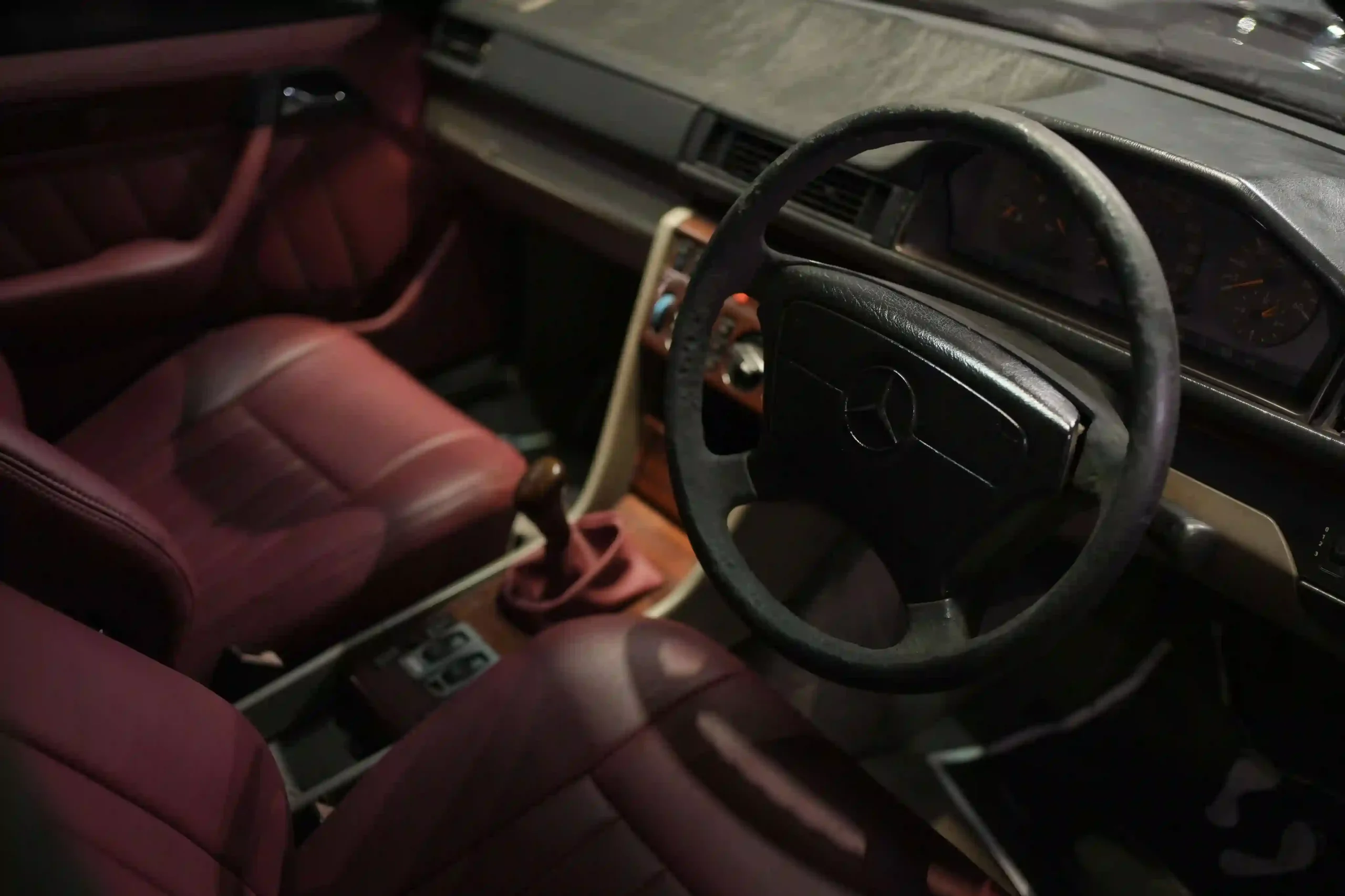 mercedes-benz-w124-in-kerala-dashboard