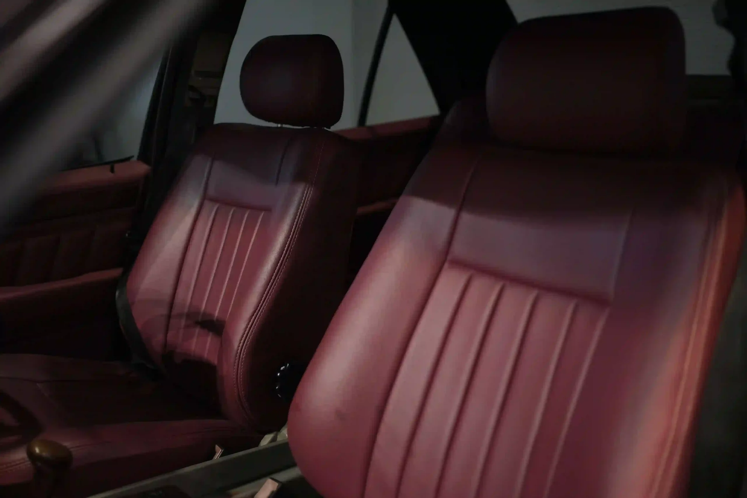 mercedes-benz-w124-in-kerala-seats