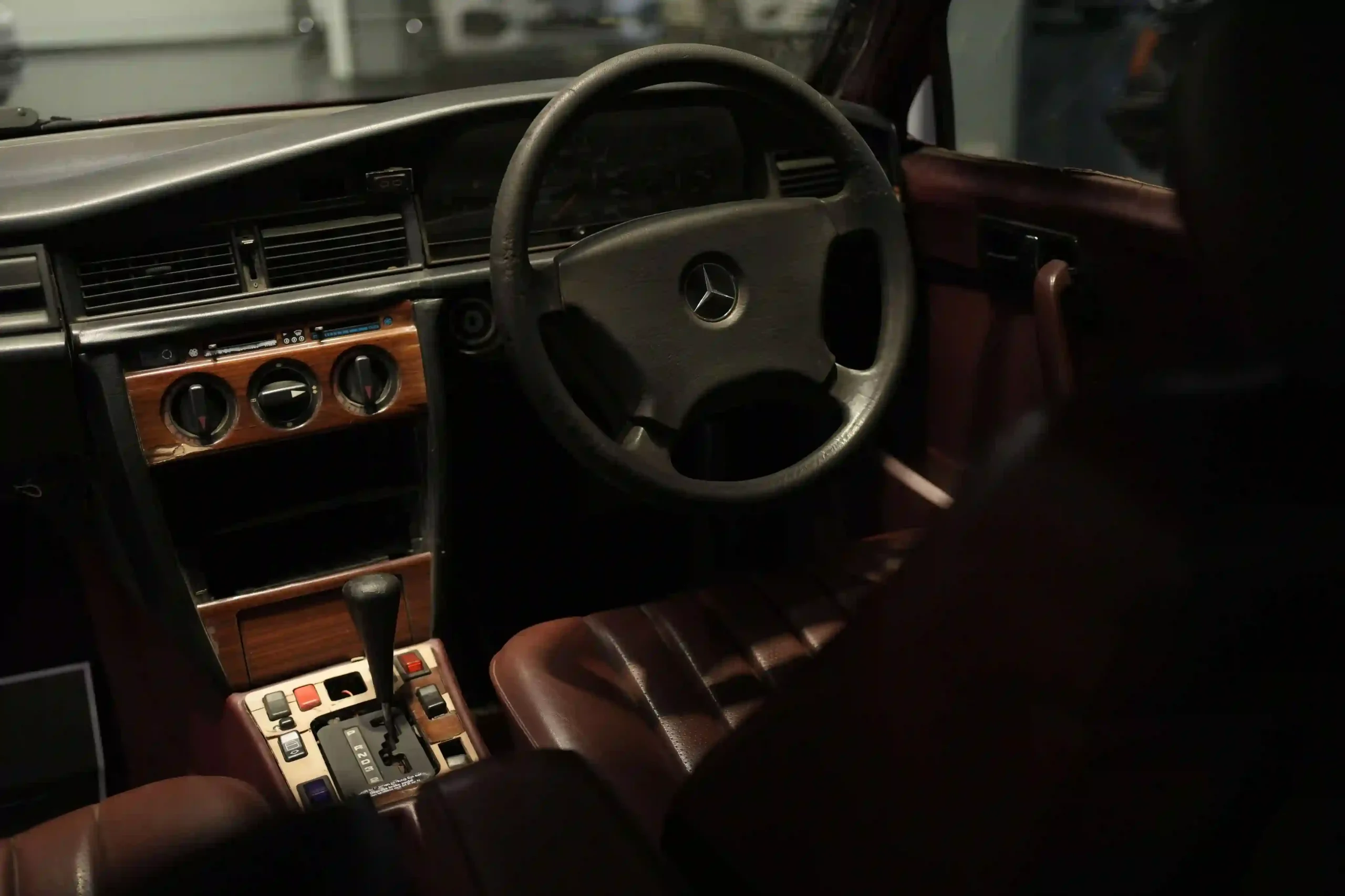 used-mercedes-benz-190-d-in-kerala-dashboard