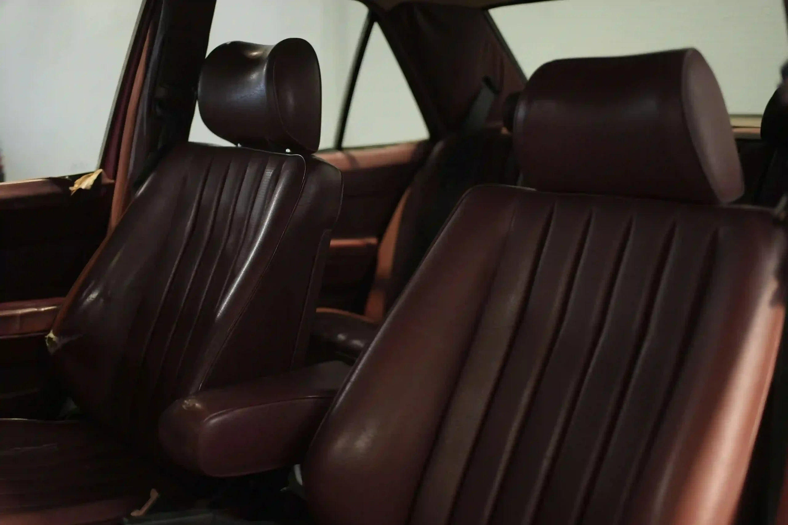 used-mercedes-benz-190-d-in-kerala-front-seats