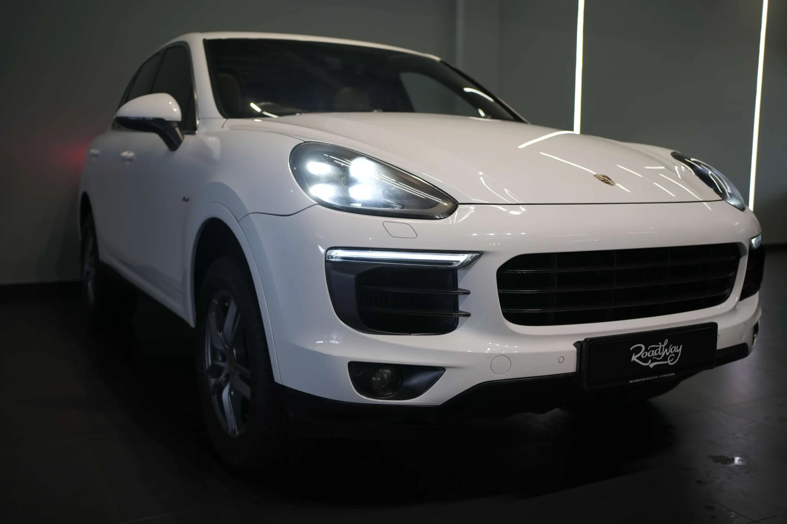 used-porsche-cayenne-in-kerala-front-angle