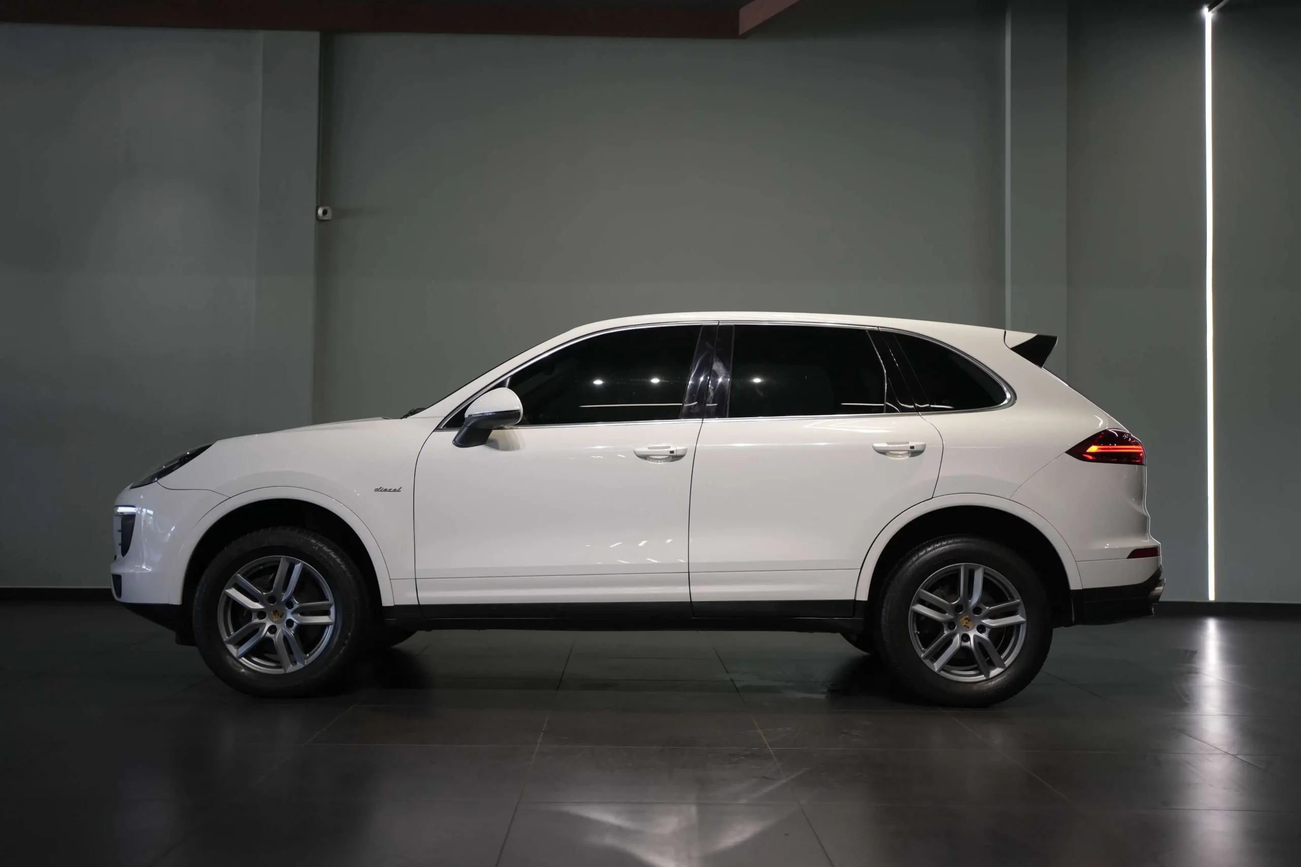 used-porsche-cayenne-in-kerala-side-view